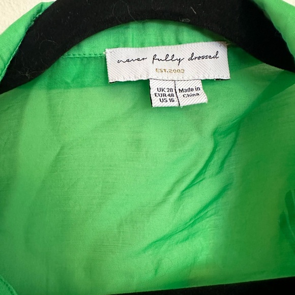 Never Fully Dressed Emerald Shirt with Gold seashell  Accents - Picture 3 of 4